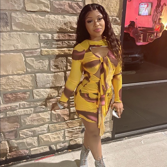 Crowd Stopper Printed Mini Dress- M - Picture 2 of 3